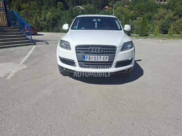 Audi Q7 