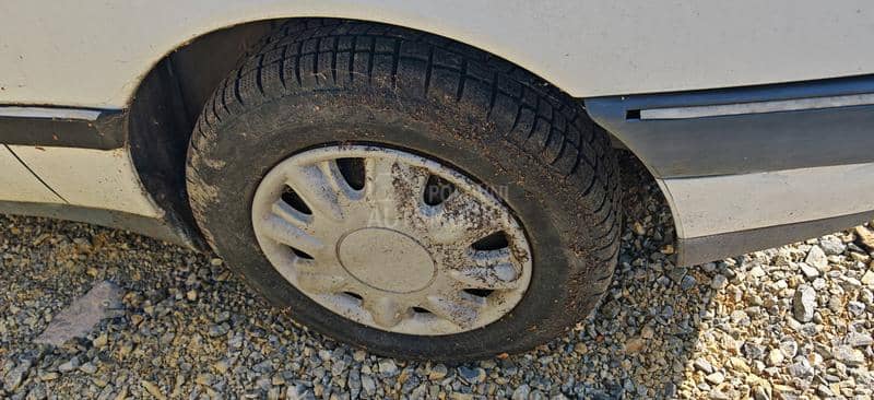 Peugeot 405 1.9b 1991. god. -  kompletan auto u delovima