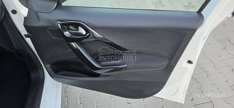 Peugeot 208 1.6 HDI  ALLURE