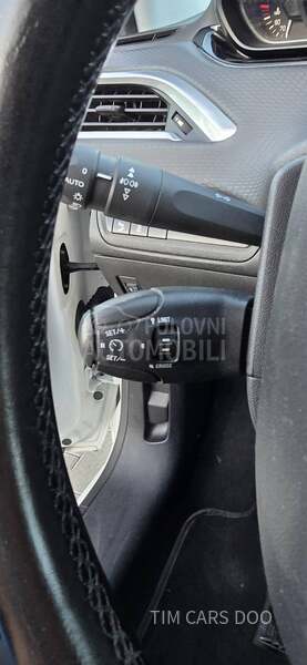 Peugeot 208 1.6 HDI  ALLURE