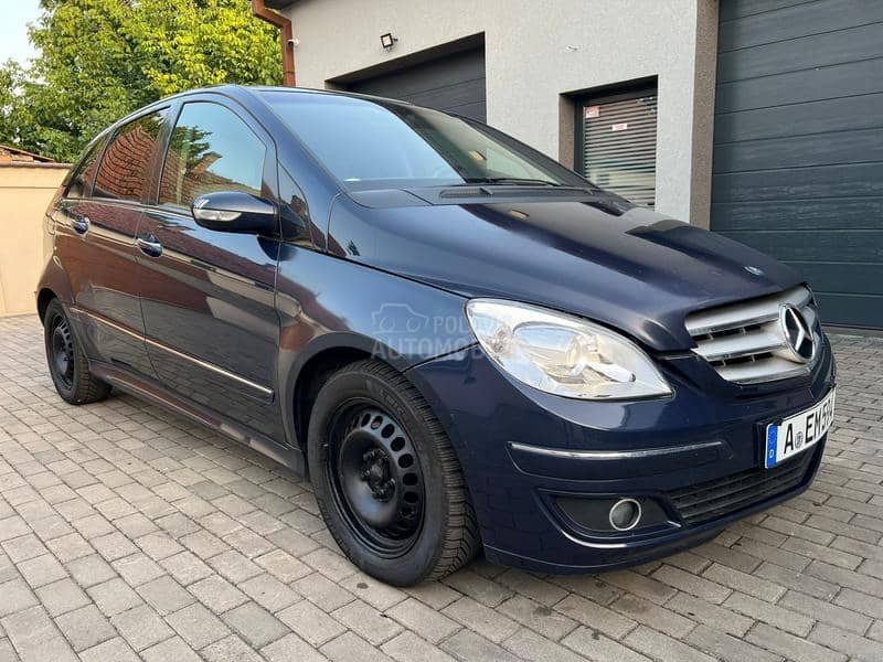 Mercedes Benz B 180 SA TABLICAMA
