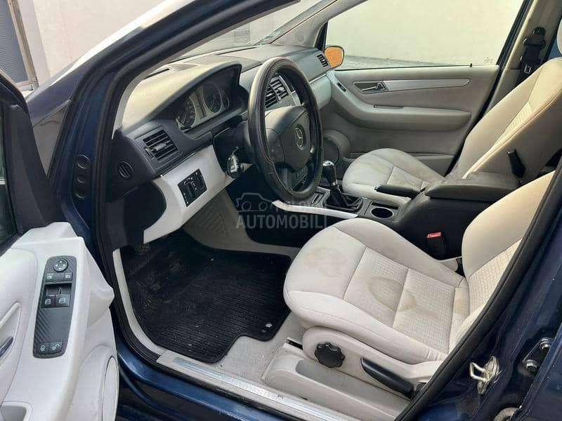 Mercedes Benz B 180 SA TABLICAMA