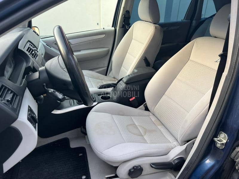 Mercedes Benz B 180 SA TABLICAMA