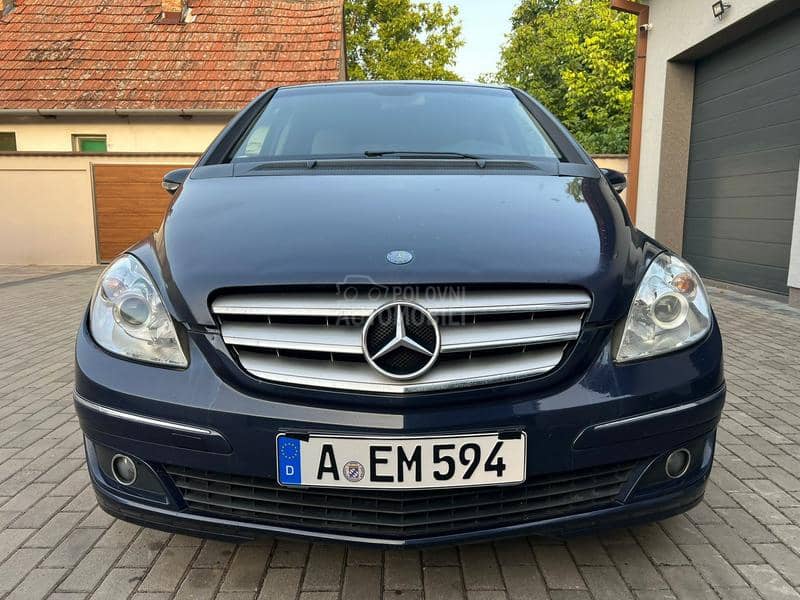Mercedes Benz B 180 SA TABLICAMA