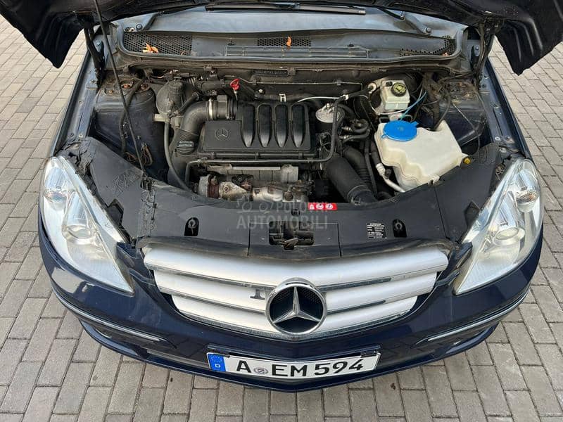 Mercedes Benz B 180 SA TABLICAMA