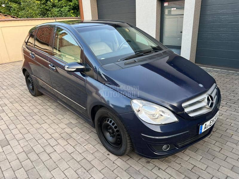 Mercedes Benz B 180 SA TABLICAMA