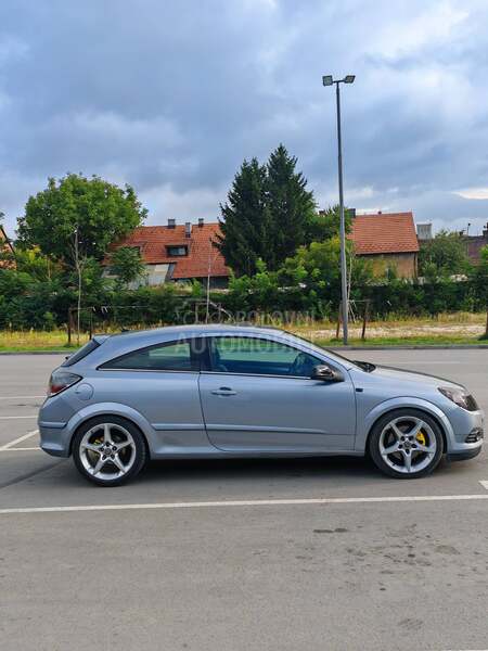 Opel Astra H GTC 1.7 cdti