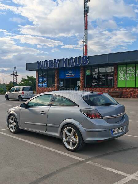 Opel Astra H GTC 1.7 cdti