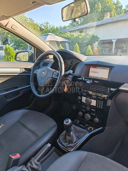 Opel Astra H GTC 1.7 cdti