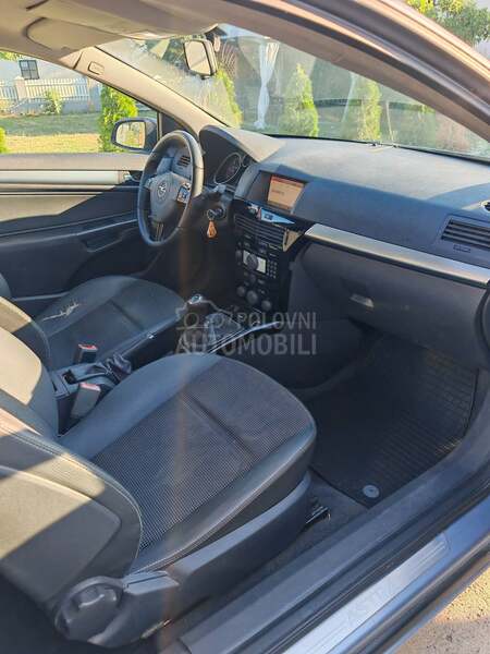 Opel Astra H GTC 1.7 cdti