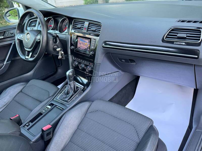 Volkswagen Golf 7 R LINE/DSG/PANO/2.0