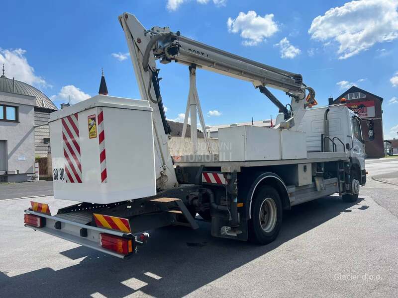 Mercedes Benz 1318 / 21 metar