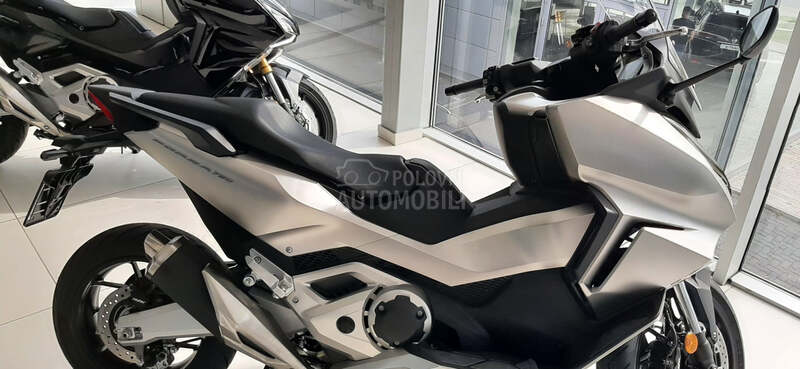 Honda Forza 750
