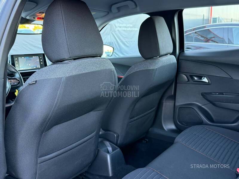 Peugeot 2008 1.2 PT NAVY