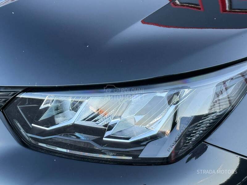 Peugeot 2008 1.2 PT NAVY