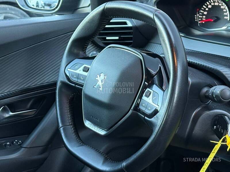 Peugeot 2008 1.2 PT NAVY