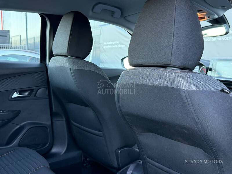 Peugeot 2008 1.2 PT NAVY