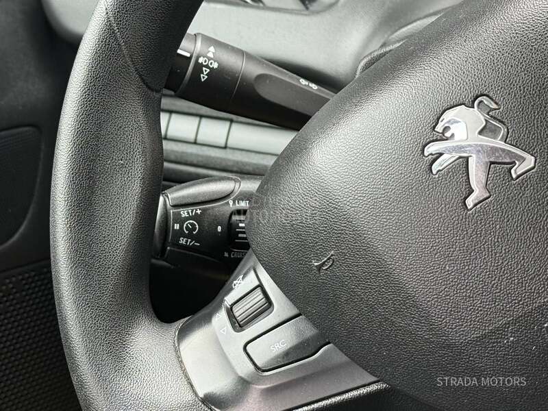 Peugeot 208 1.6 BLUE HDI NAVY