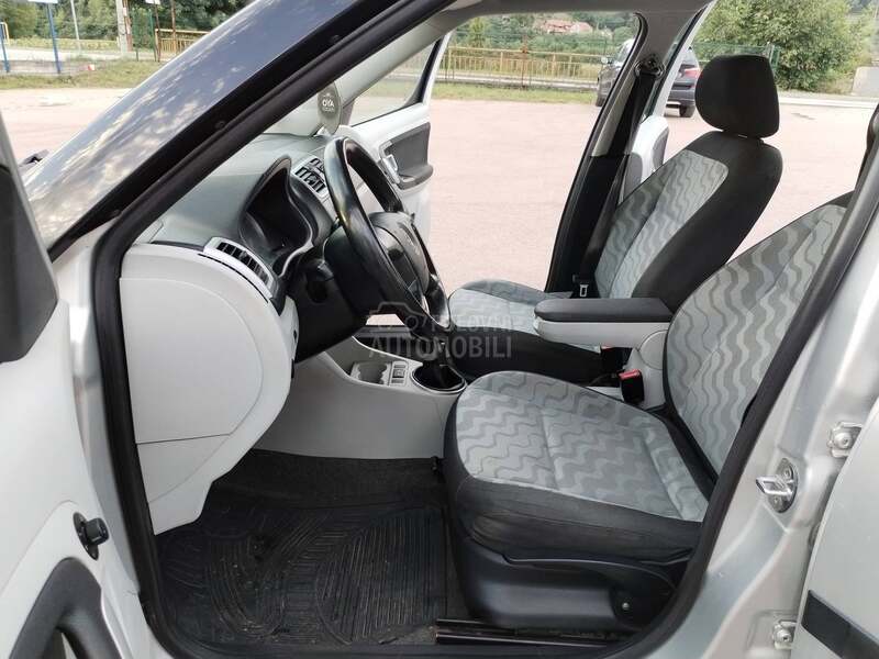 Škoda Roomster 1,4 b e n z