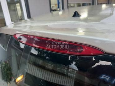 Stop svetlo treće za Renault Modus od 2004. do 2012. god.