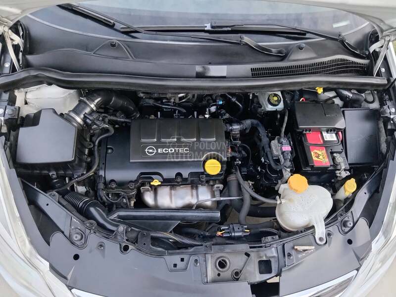 Opel Corsa D 1.4 O d l i c n a