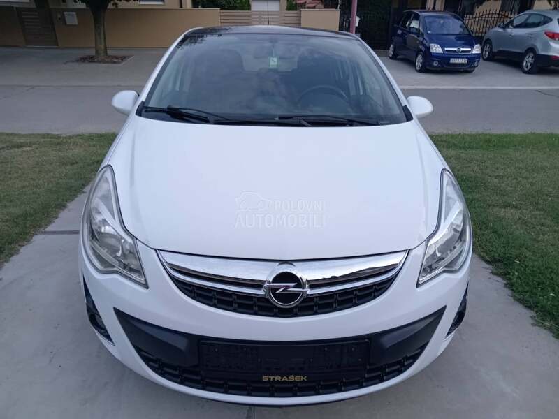 Opel Corsa D 1.4 O d l i c n a