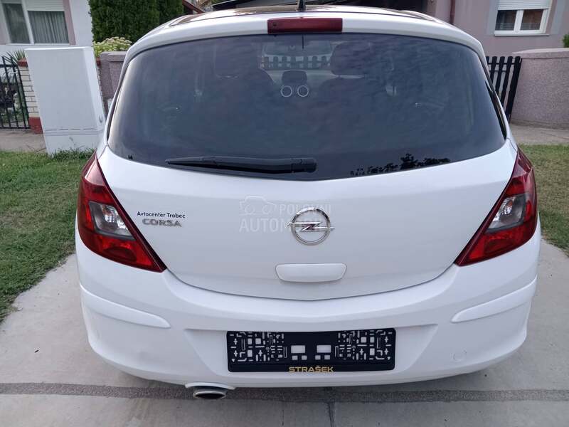Opel Corsa D 1.4 O d l i c n a