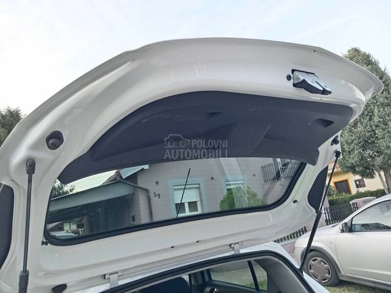 Opel Corsa D 1.4 O d l i c n a