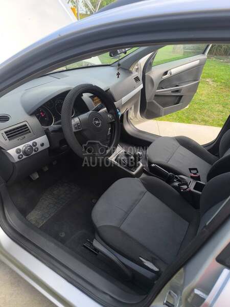 Opel Astra H 