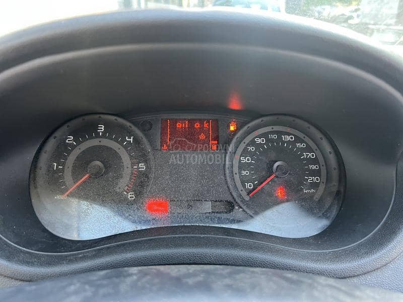 Renault Clio III 1.5dCi -  kompletan auto u delovima