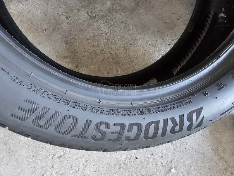 Bridgestone 235/50 R19 Letnja