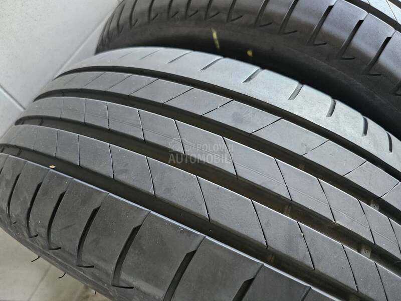 Bridgestone 235/50 R19 Letnja
