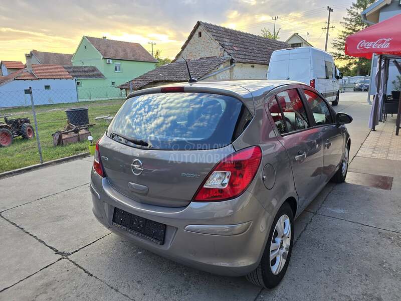 Opel Corsa D 1.3CDTI//N-A-V-I//