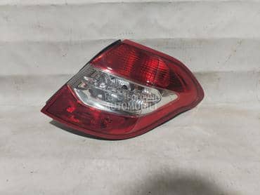 Stop svetlo desno u stranici za Citroen C4 od 2010. do 2015. god.