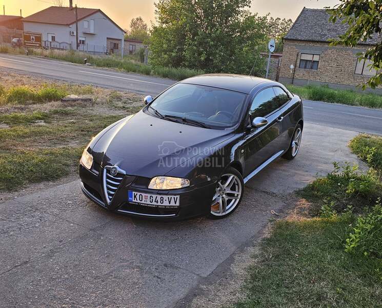 Alfa Romeo GT QV