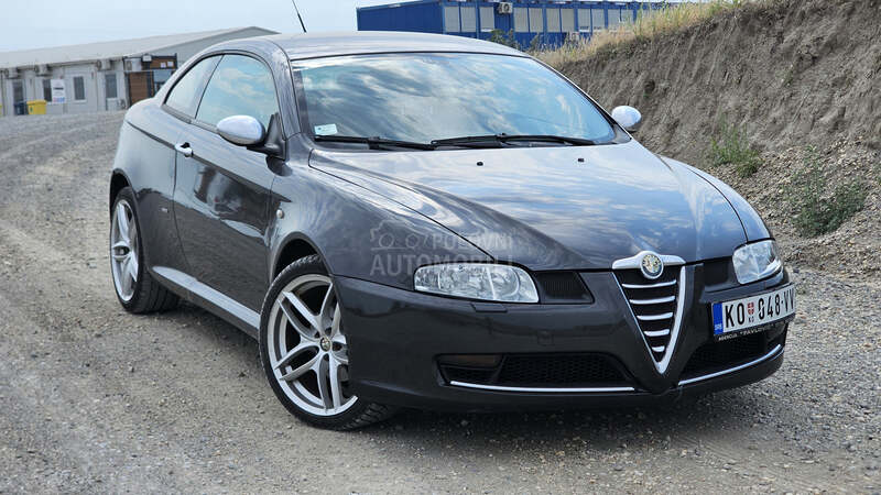 Alfa Romeo GT QV