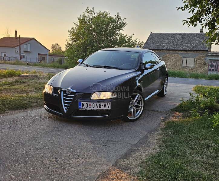 Alfa Romeo GT QV