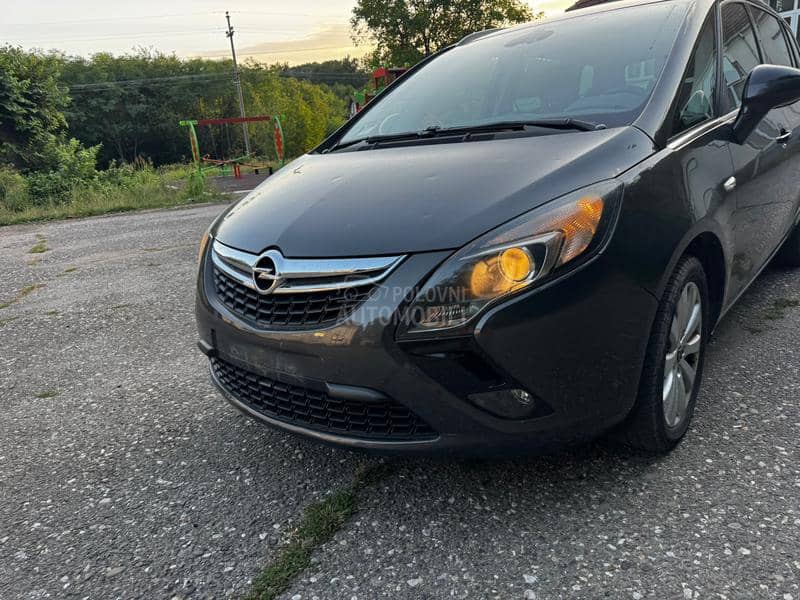 Opel Zafira Koplet 2014. god. -  kompletan auto u delovima