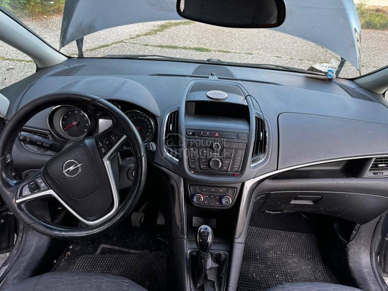 Opel Zafira Koplet 2014. god. -  kompletan auto u delovima