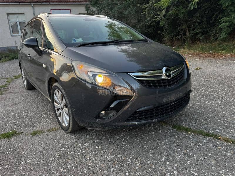 Opel Zafira Koplet 2014. god. -  kompletan auto u delovima