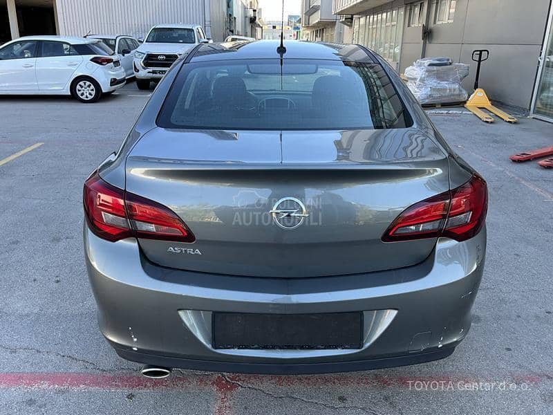 Opel Astra J 