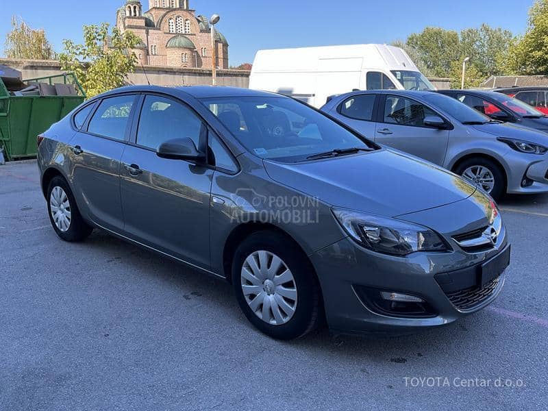 Opel Astra J 