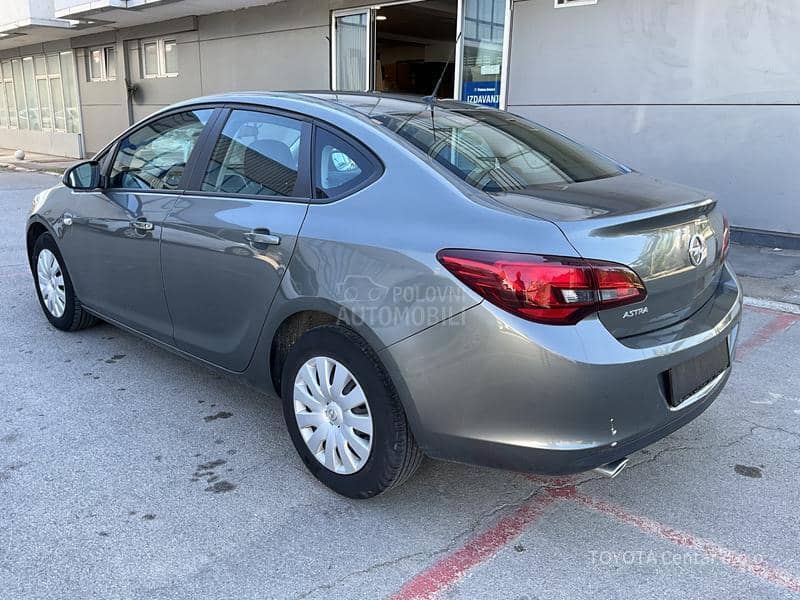 Opel Astra J 