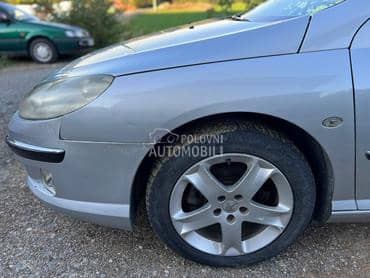 Krilo levo kod boje EZRC za Peugeot 407 od 2004. do 2012. god.