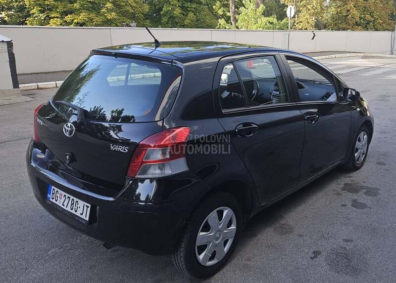 Toyota Yaris 1.3b, 2010. god.