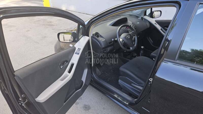 Toyota Yaris 1.3b, 2010. god.