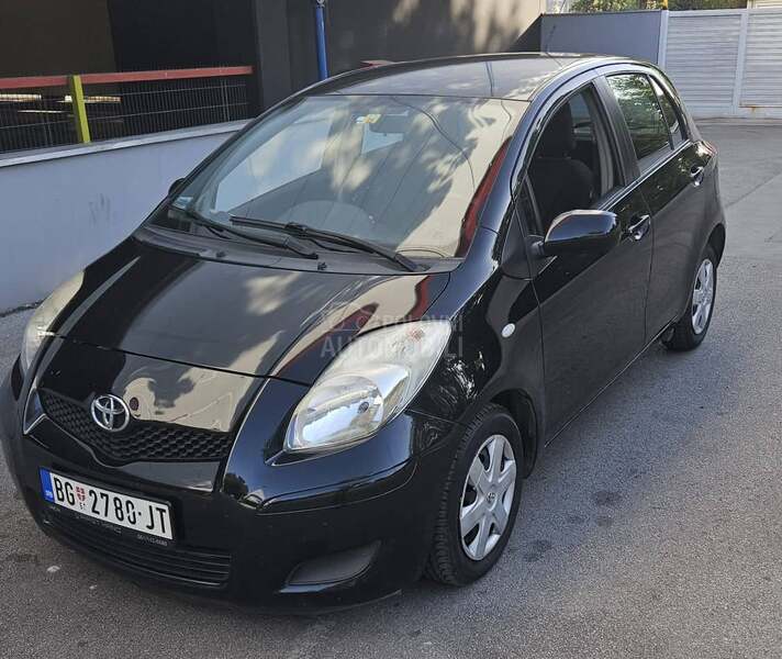 Toyota Yaris 1.3b, 2010. god.