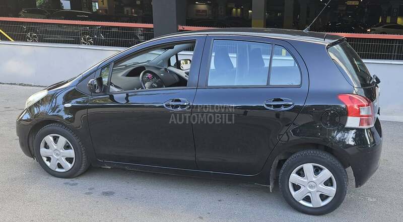 Toyota Yaris 1.3b, 2010. god.