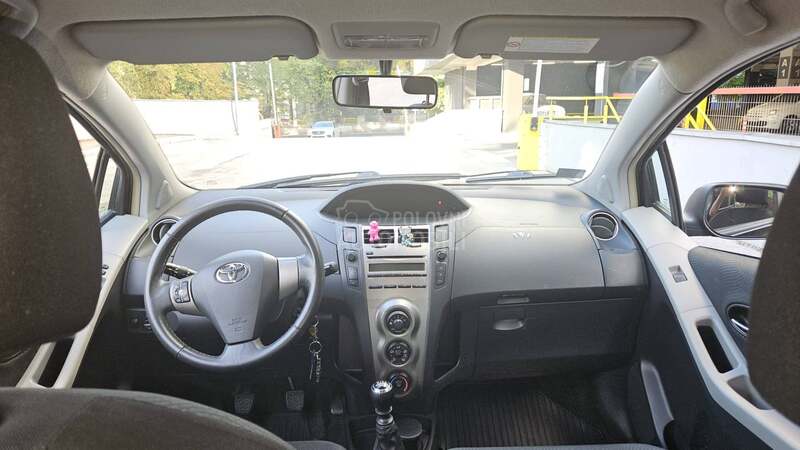 Toyota Yaris 1.3b, 2010. god.