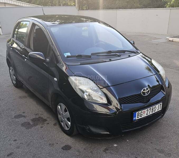Toyota Yaris 1.3b, 2010. god.